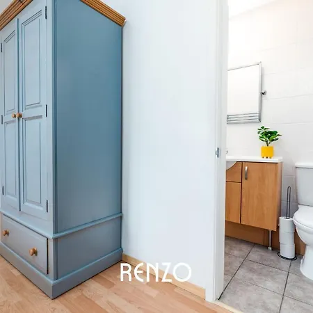 Апартаменты Bright And Warm 1-Bed Annexe In West Bridgford, Nottingham By Renzo, Free Driveway Parking! Экстерьер фото