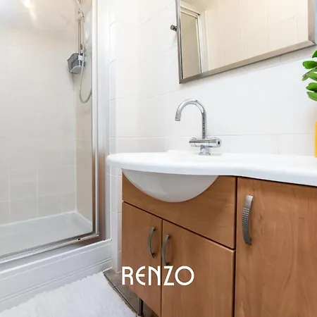 Апартаменты Bright And Warm 1-Bed Annexe In West Bridgford, Nottingham By Renzo, Free Driveway Parking! Экстерьер фото