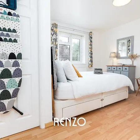 Апартаменты Bright And Warm 1-Bed Annexe In West Bridgford, Nottingham By Renzo, Free Driveway Parking! Экстерьер фото