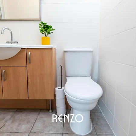 Апартаменты Bright And Warm 1-Bed Annexe In West Bridgford, Nottingham By Renzo, Free Driveway Parking! Экстерьер фото